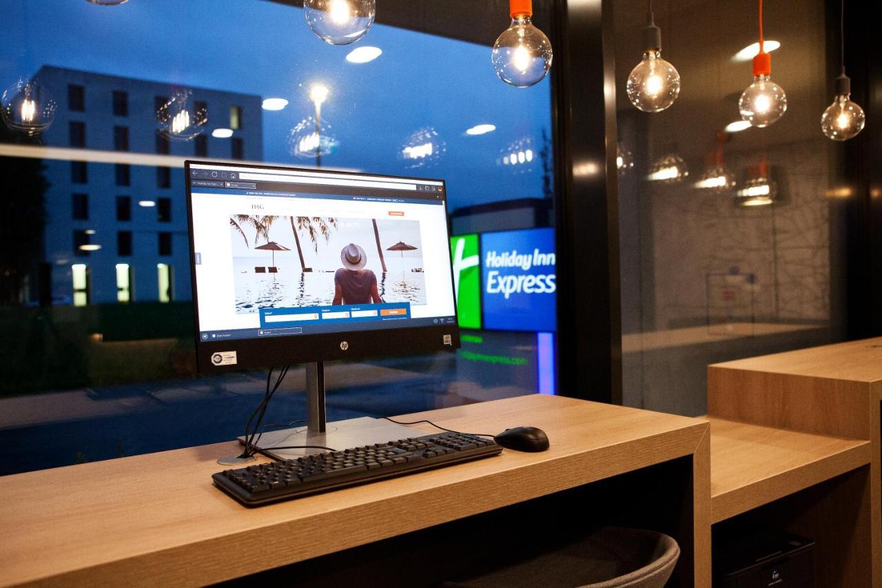 Holiday Inn Express - Lustenau Ngoại thất bức ảnh